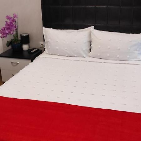 Pensiunea Izabel ลากูโรซู ภายนอก รูปภาพ