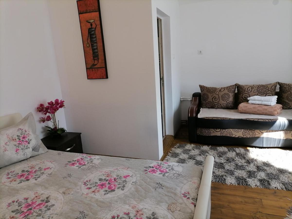 Pensiunea Izabel ลากูโรซู ภายนอก รูปภาพ