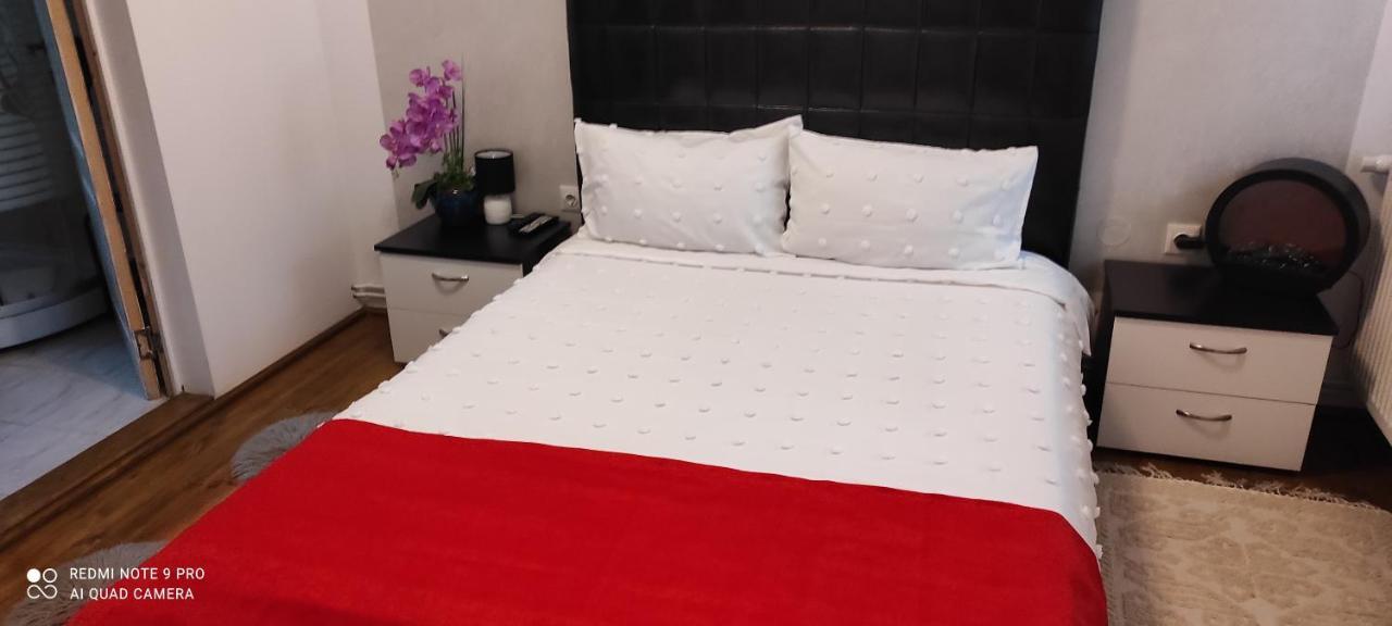 Pensiunea Izabel ลากูโรซู ภายนอก รูปภาพ
